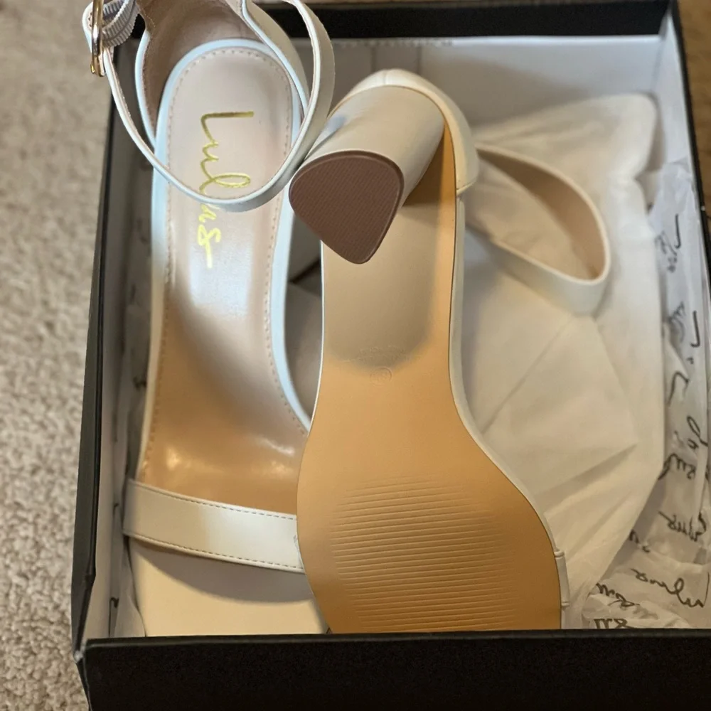 Kamali Off White Ankle Strap Heels New - Picture 3 of 3